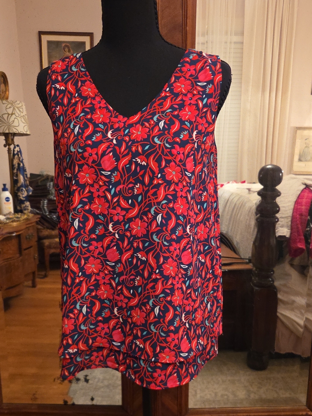Ann Taylor Sleeveless V-Neck Floral Top in Red and Navy